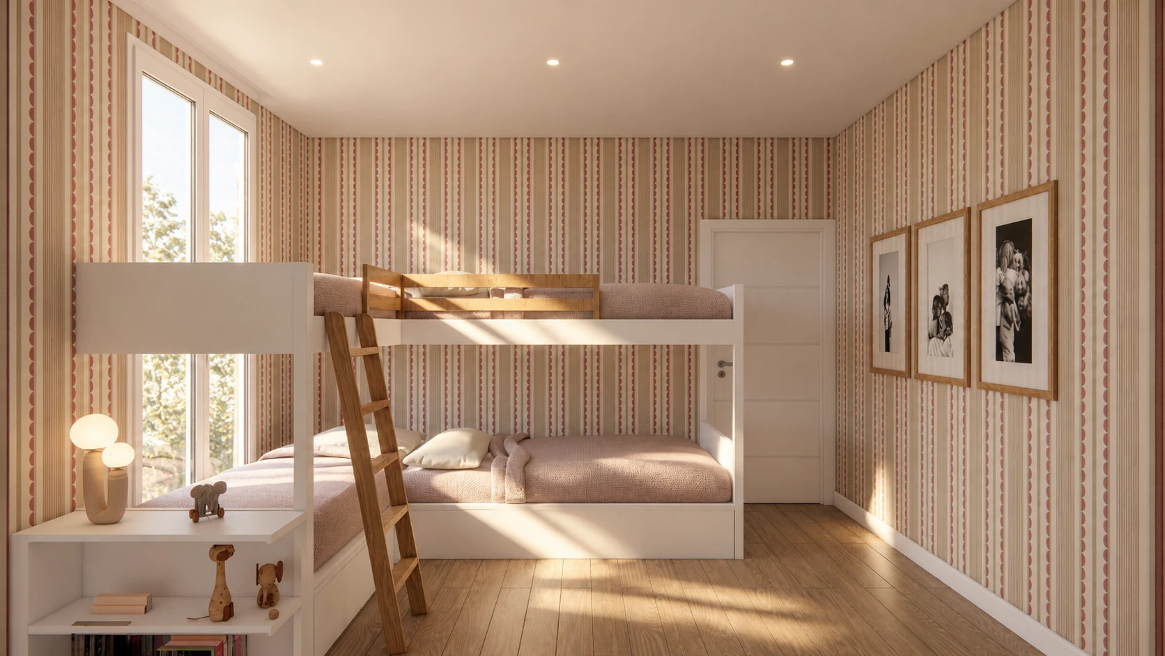 Visualización del dormitorio desde la ventana, con literas, escalera de madera y papel pintado de rayas y pequeños motivos