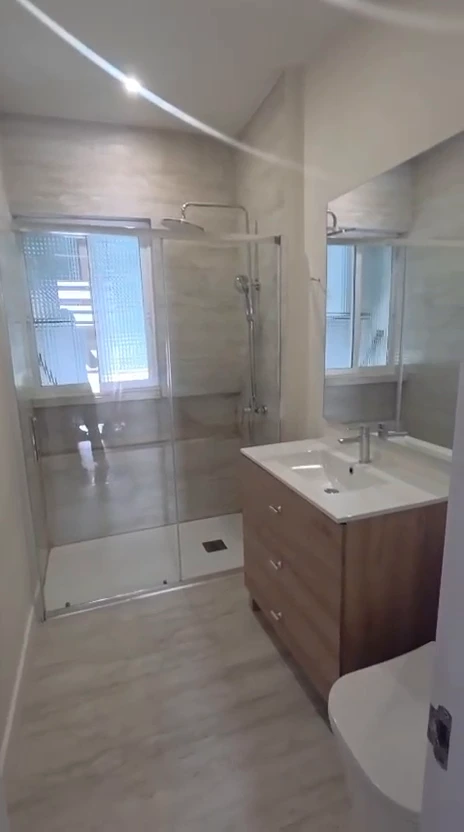 Fotograma original del baño terminado
